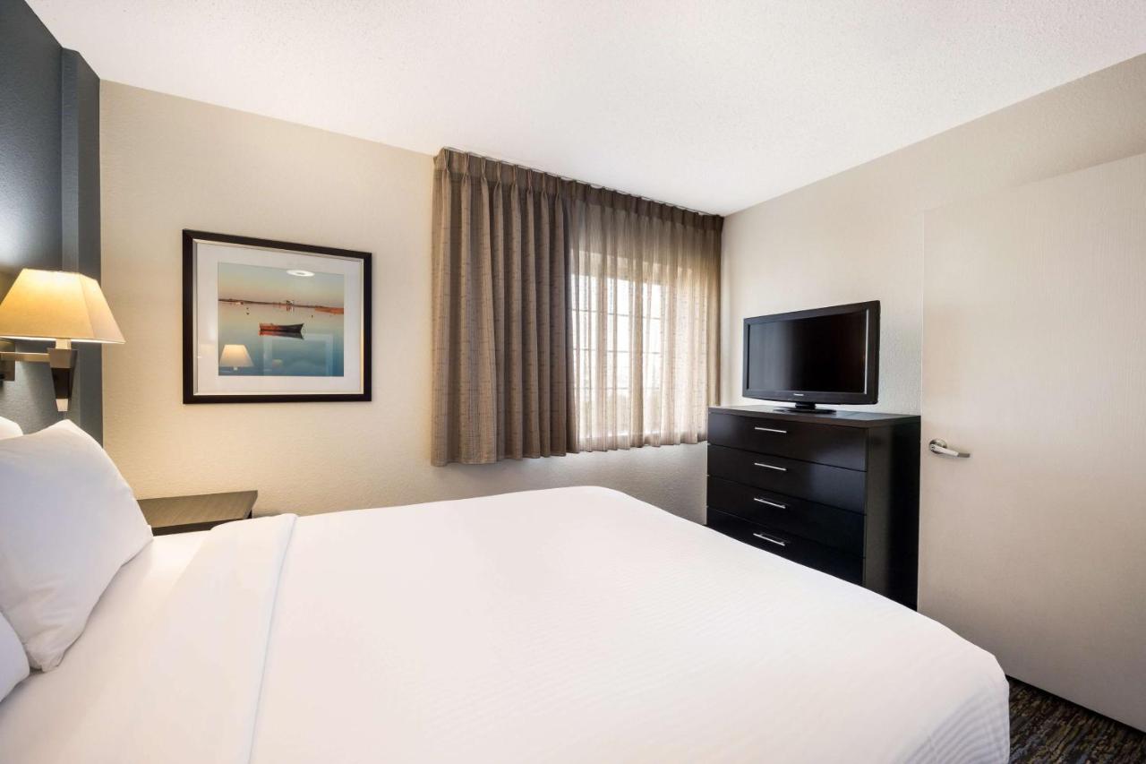 Sonesta Simply Suites Cleveland North Olmsted Airport Экстерьер фото